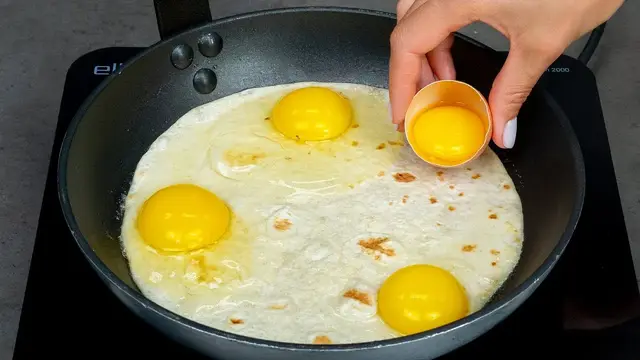 Вкусный завтрак из лаваша и яиц