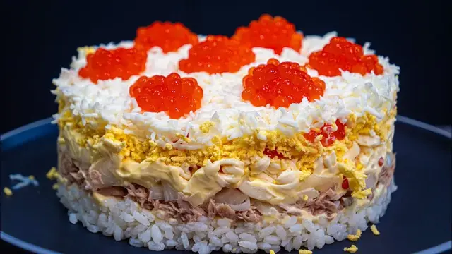 Слоёный салат с тунцом