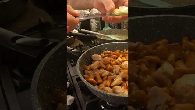 Курица с грибами на сковородке