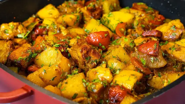 Сытное и ароматное жаркое с мясом и овощами