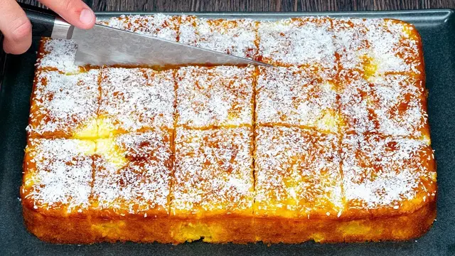 Яблочный пирог с йогуртом и ароматным фруктовым напитком