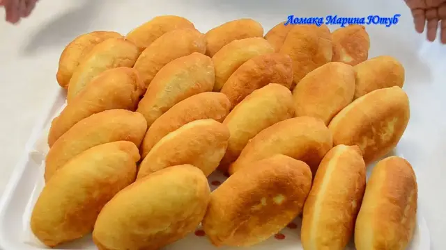 Воздушные пирожки с тушеной капустой 