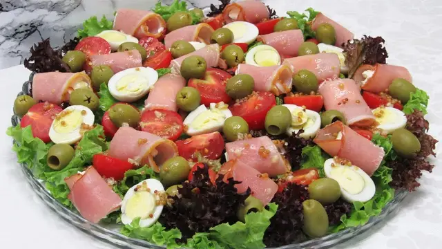 Очень вкусный салат на праздничный стол