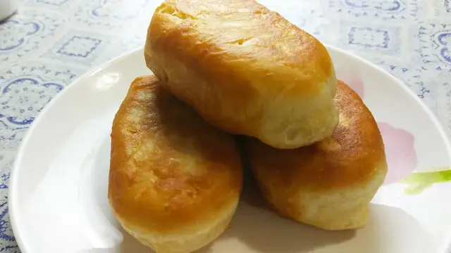 Жаренные пирожки с капустой 