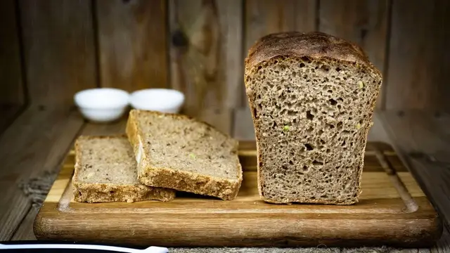 Ржаной хлеб с чесноком в духовке (на закваске)