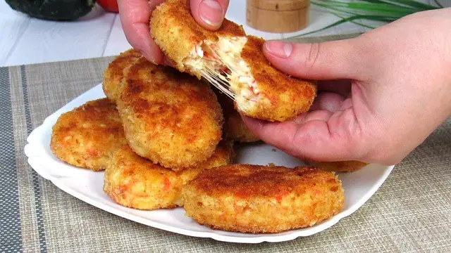 Котлеты из крабовых палочек с сыром