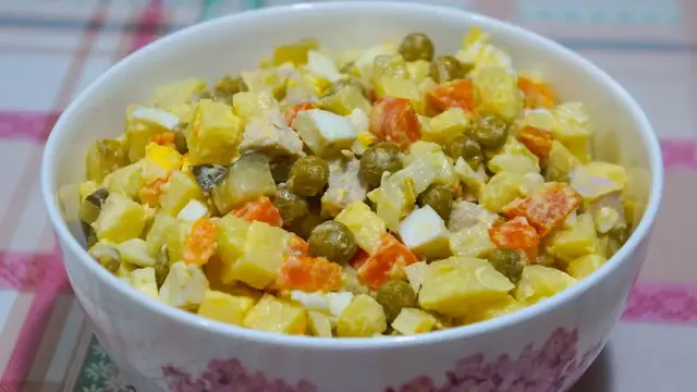 Вкусный салат из самых простых продуктов