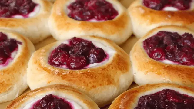 Простейшая и вкусная выпечка к чаю