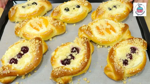 Волшебные булочки с творогом и ягодами