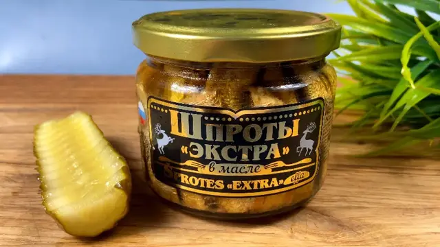 Бутерброды со шпротами и солеными огурцами