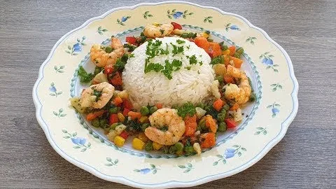Креветки с овощами  и рисом