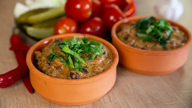 Лобио с орехами по-грузински