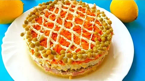 Слоёный салат с колбасой и морковью по-корейски