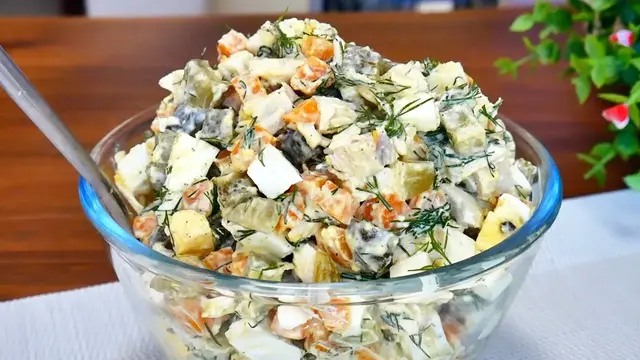 Швидкий та легкий салат з курки