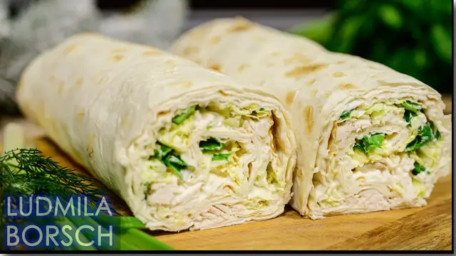 Рулет из лаваша с курицей, капустой и сливочным сыром