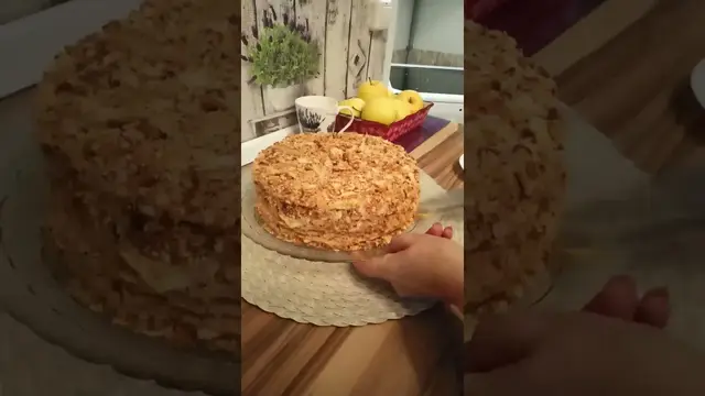 Сочный и хрустящий торт Наполеон
