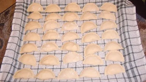 Домашние вареники с вишней и картошкой