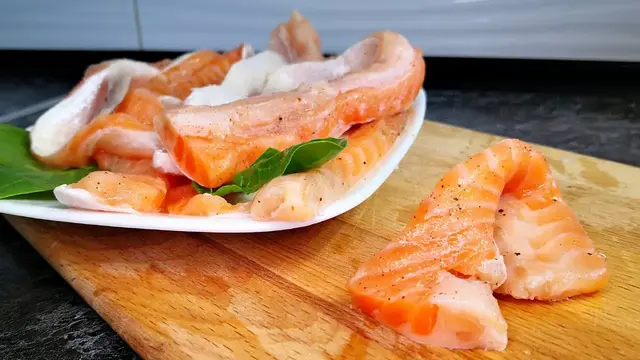 Как вкусно засолить брюшки лосося