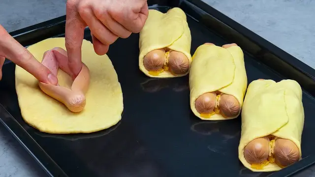 Слойки с сосисками и сырной начинкой