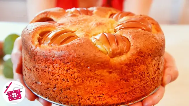 Мягкая шарлотка в духовке