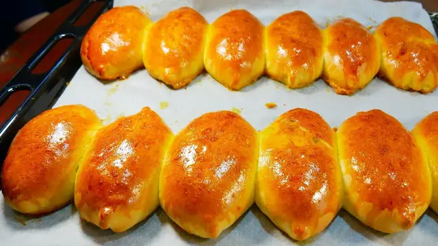 Пуховые пирожки с мясом и грибами