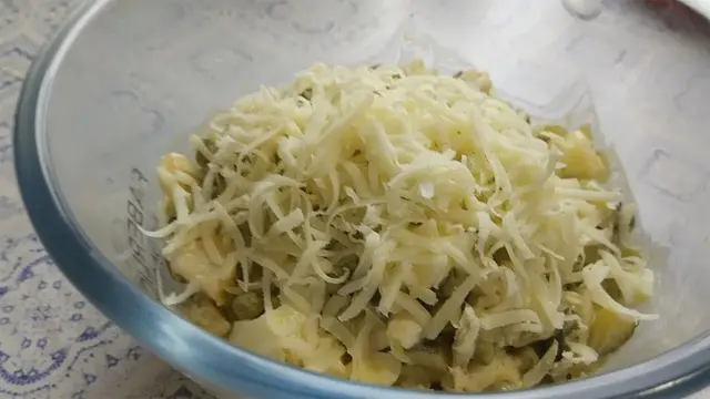 Салат с рыбкой на праздничный стол и каждый день 