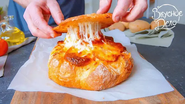 Сочное мясо с овощами внутри хлебной булочки