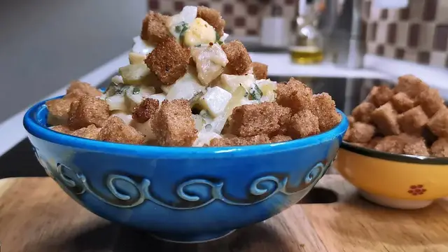Салат с печенью трески 