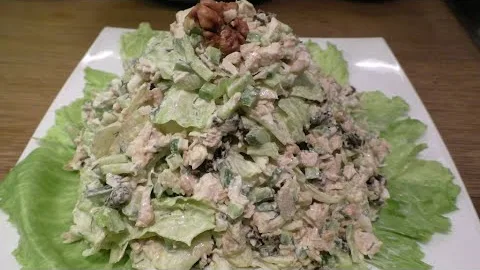 Новогодний салат с куриной грудкой 