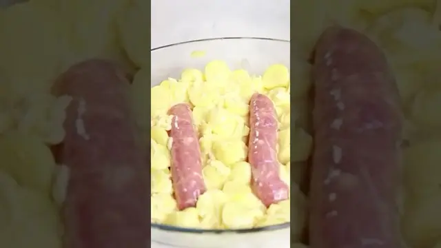 Ужин с колбасками и картофелем