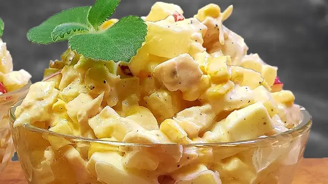 Салат с курицей и ананасами на новогодний стол 