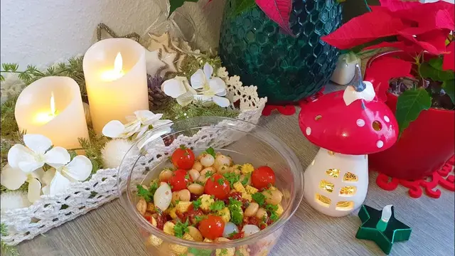Быстрый и полезный салат с фасолью, помидорами и кукурузкой.