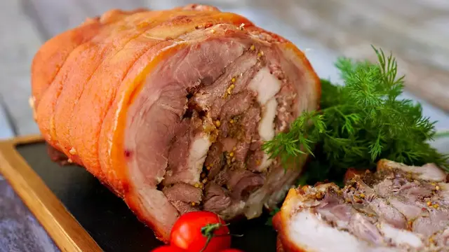Мясной рулет из свиной рульки