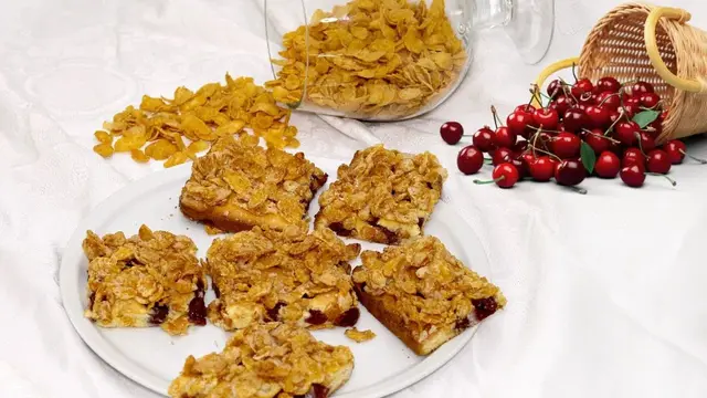 Пирог с вишней и кукурузными хлопьями
