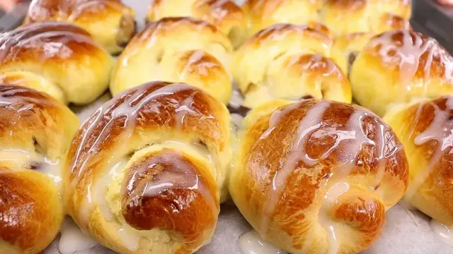 Булочки с начинкой и глазурью