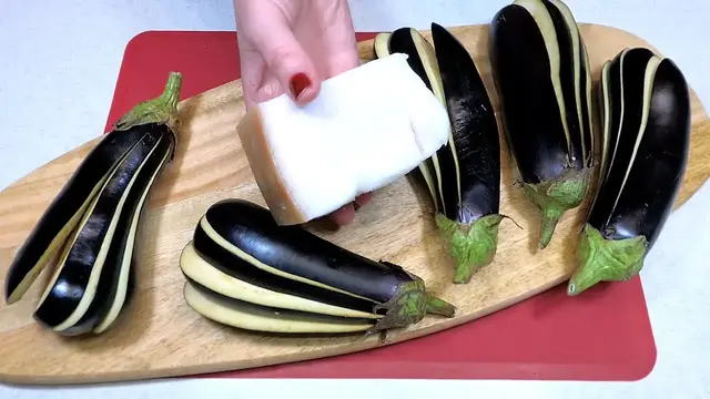 Баклажаны с салом