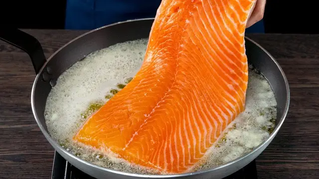 Очень вкусный лосось на сковороде