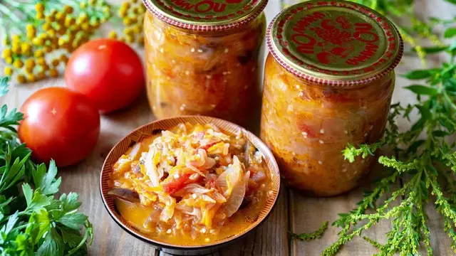Овощная солянка с капустой, помидорами и баклажанами на зиму