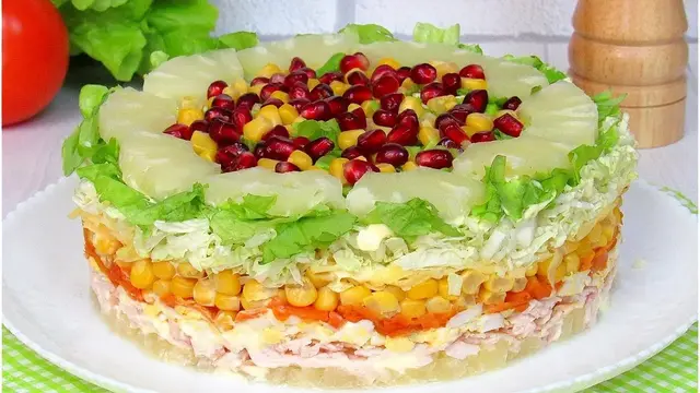 Вкусный салат с курицей