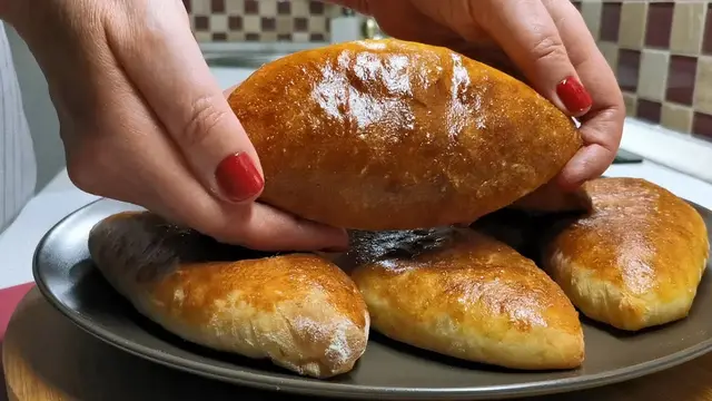 Домашние пирожки с яблоками в духовке 