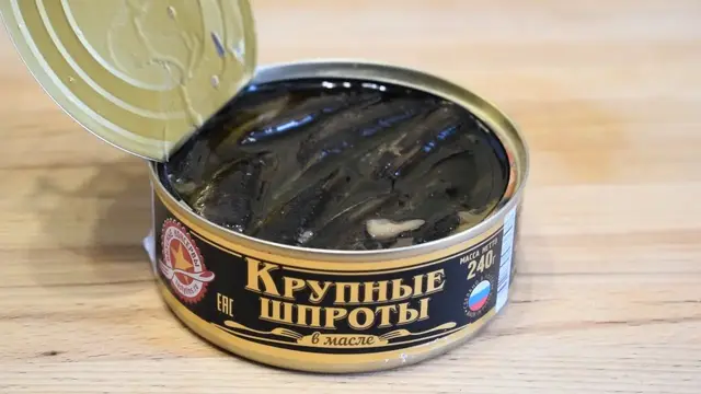 Быстрая закуска из шпрот на праздничный стол