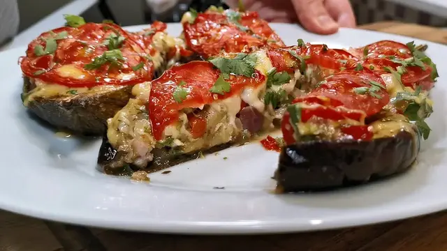 Запеченные баклажаны с начинкой