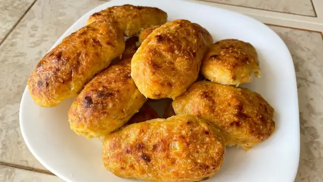 Нежные котлеты в духовке и молодая капуста со сметаной