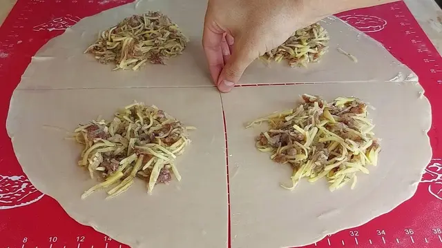 Булочки с сыром и колбасой