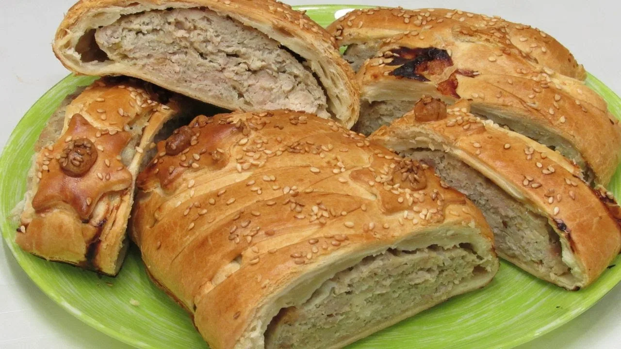Простой и незатейливый пирог с мясом
