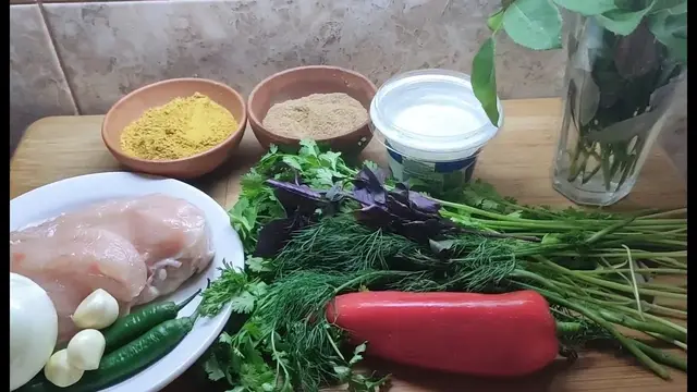 Куриная грудка в сметанном соусе