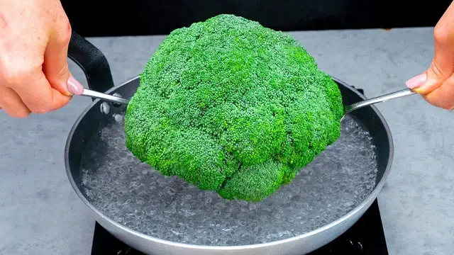 Запеканка из брокколи с сыром и беконом