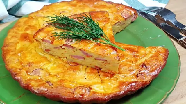 Заливной пирог с капустой и сосисками