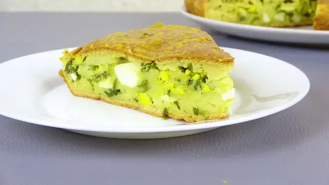 Пирог с зеленым луком и яйцом
