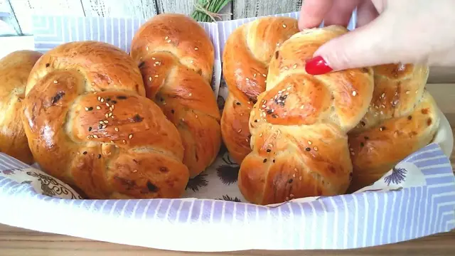 Ароматные луковые булочки к любому супчику